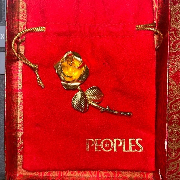 Peoples Jewelers Accessories - Vintage People's Rose Brooch